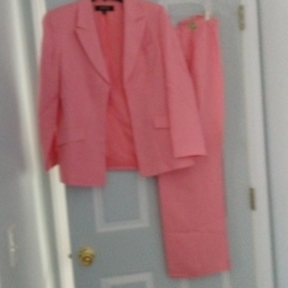 Spring suit - Picture 1 of 3